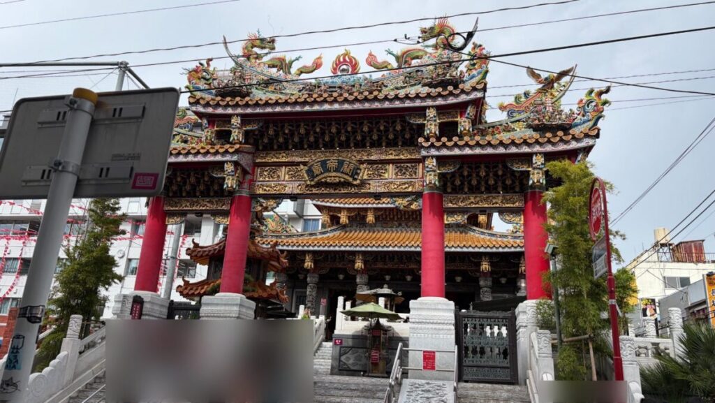 横浜中華街 関帝廟の門